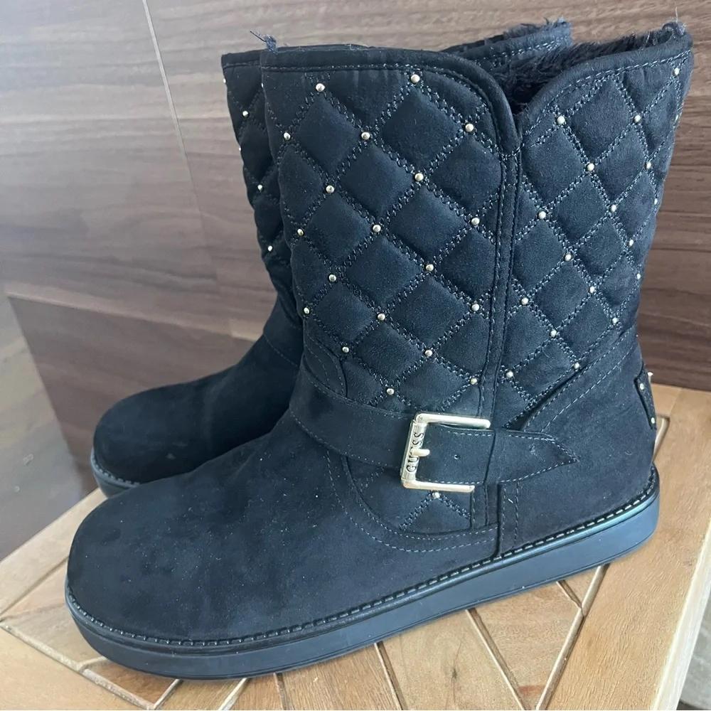 Guess black quilted studded buckle Women boots with inside faux fur Size 10 Y2K